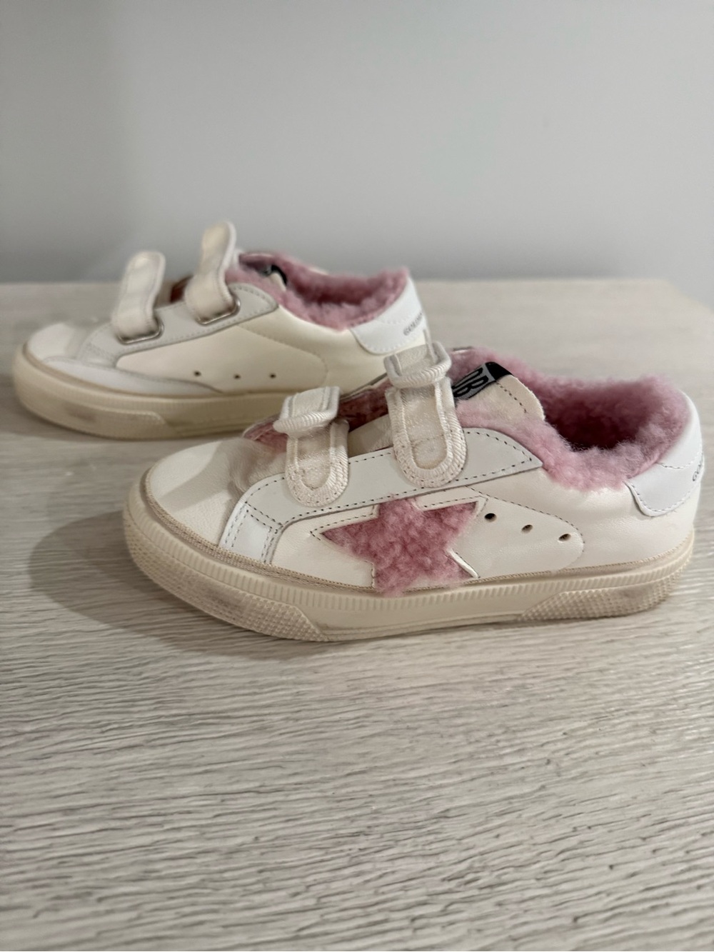 Golden Goose Kids White Sneakers with Pink Shearling Star - Velcro
